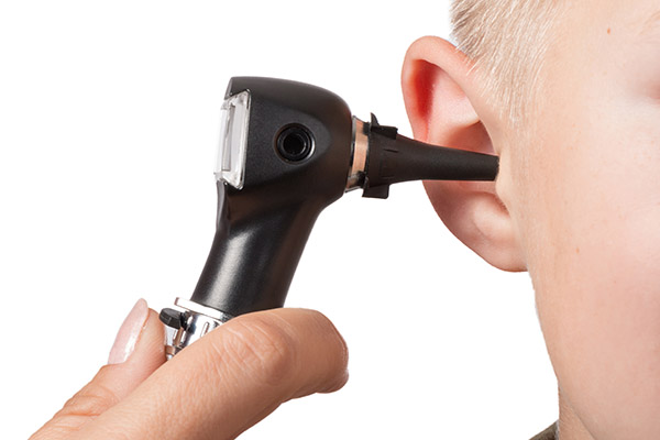 Examination with the otoscope